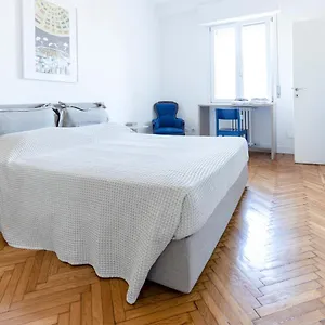 Apartamento Flat 5 Min From Duomo With Park For Small Cars, Milán